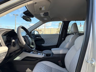 2023 Mitsubishi Outlander PHEV Base