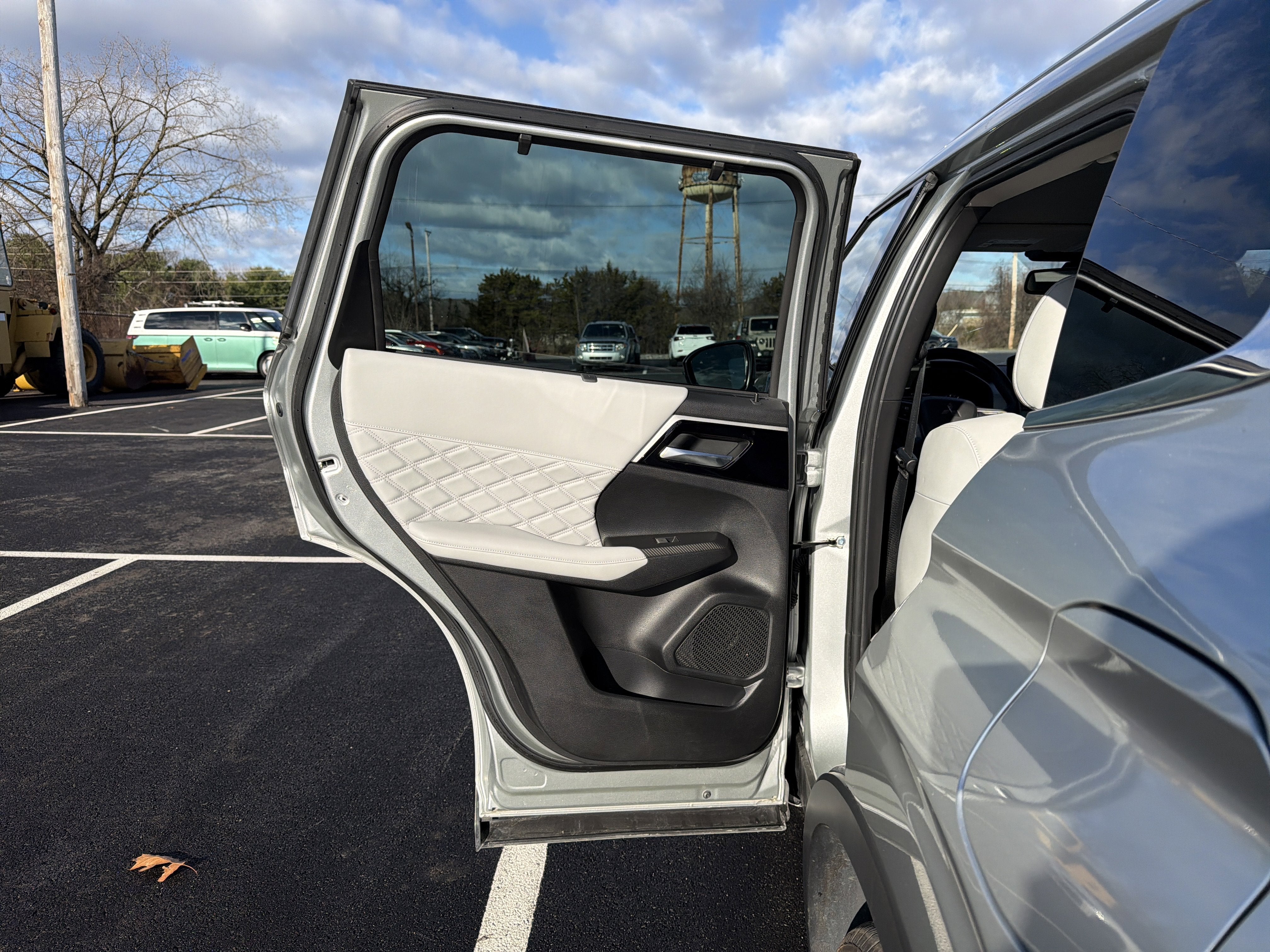 2023 Mitsubishi Outlander PHEV Base