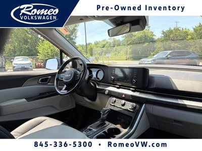 2024 Kia Carnival LX