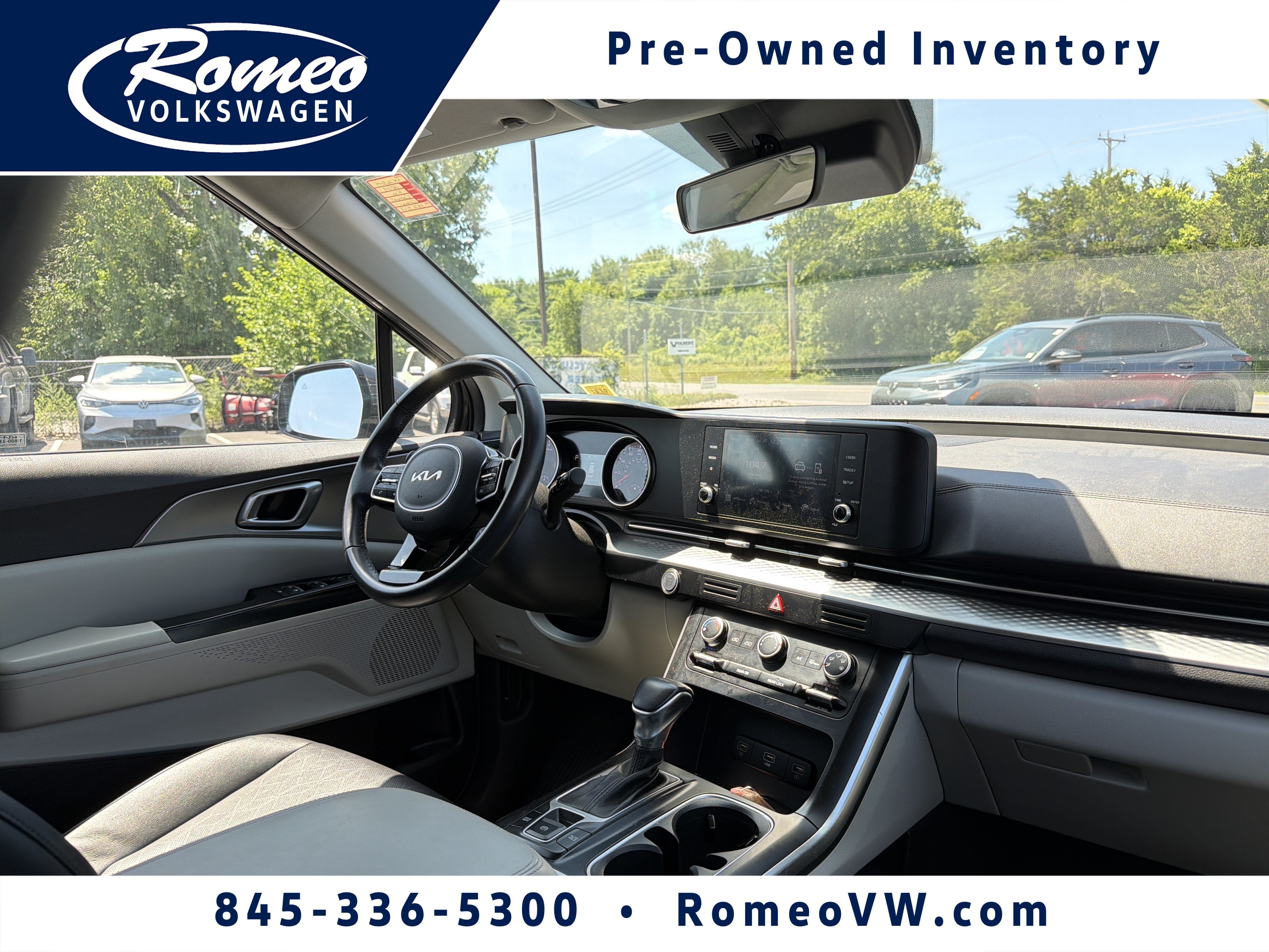2024 Kia Carnival LX
