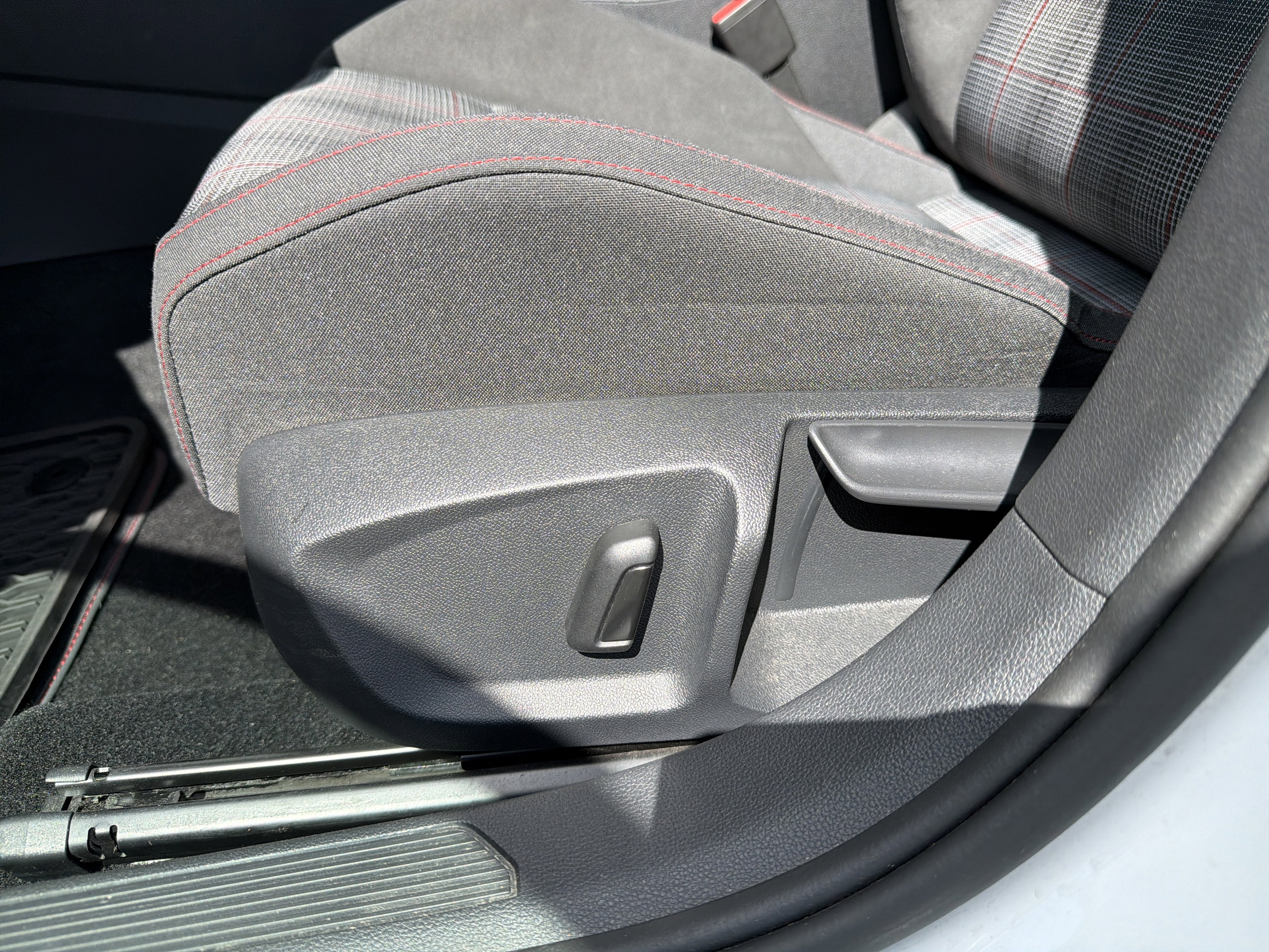 2023 Volkswagen Golf GTI 2.0T 40th Anniversary Edition