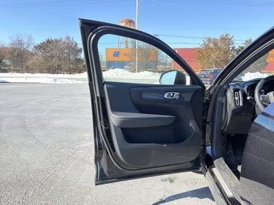 2021 Volvo XC40 R-Design