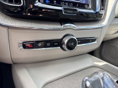 2023 Volvo XC60 Recharge Plug-In Hybrid Ultimate