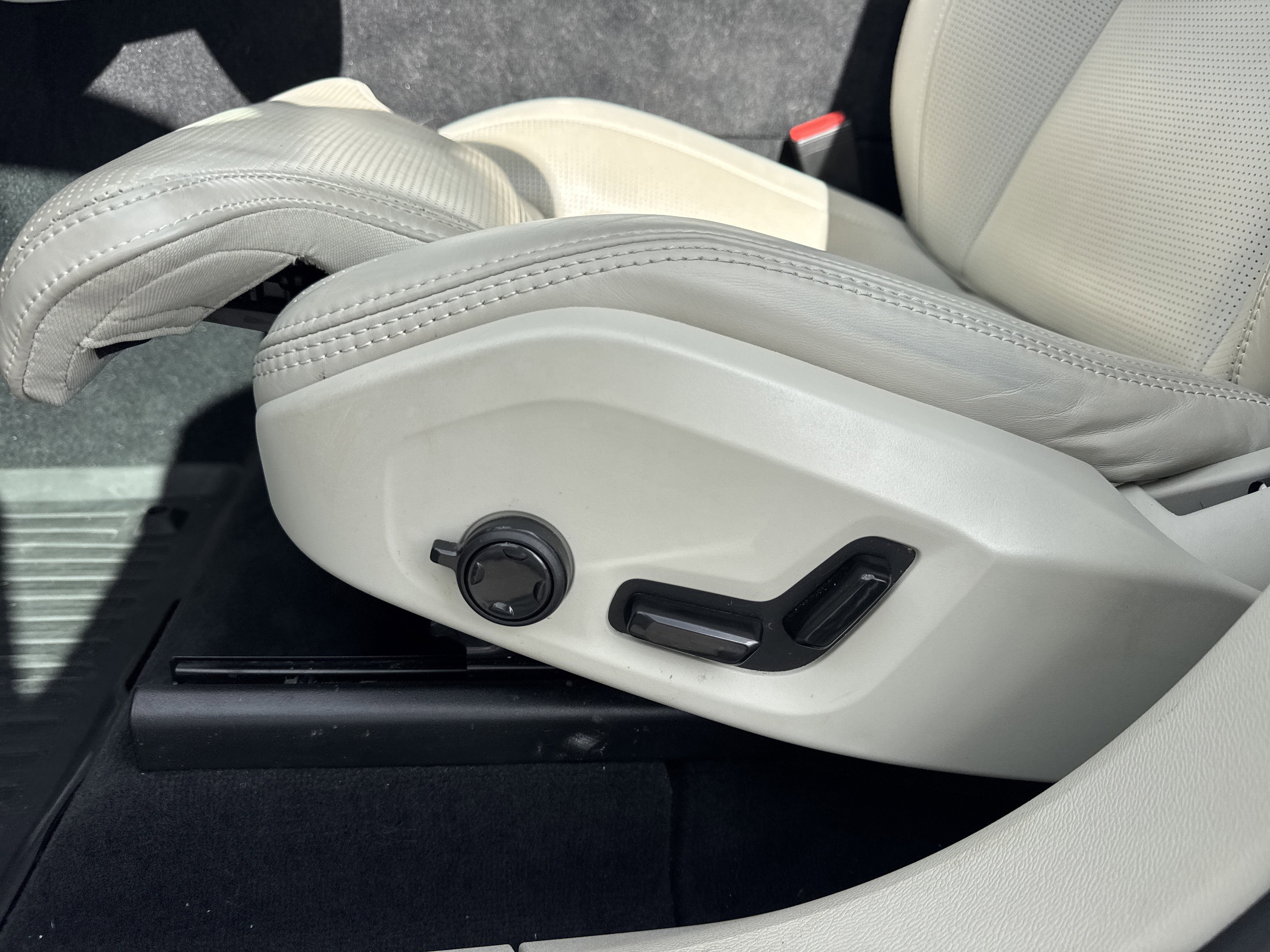 2023 Volvo XC60 Recharge Plug-In Hybrid Ultimate