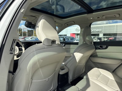 2023 Volvo XC60 Recharge Plug-In Hybrid Ultimate